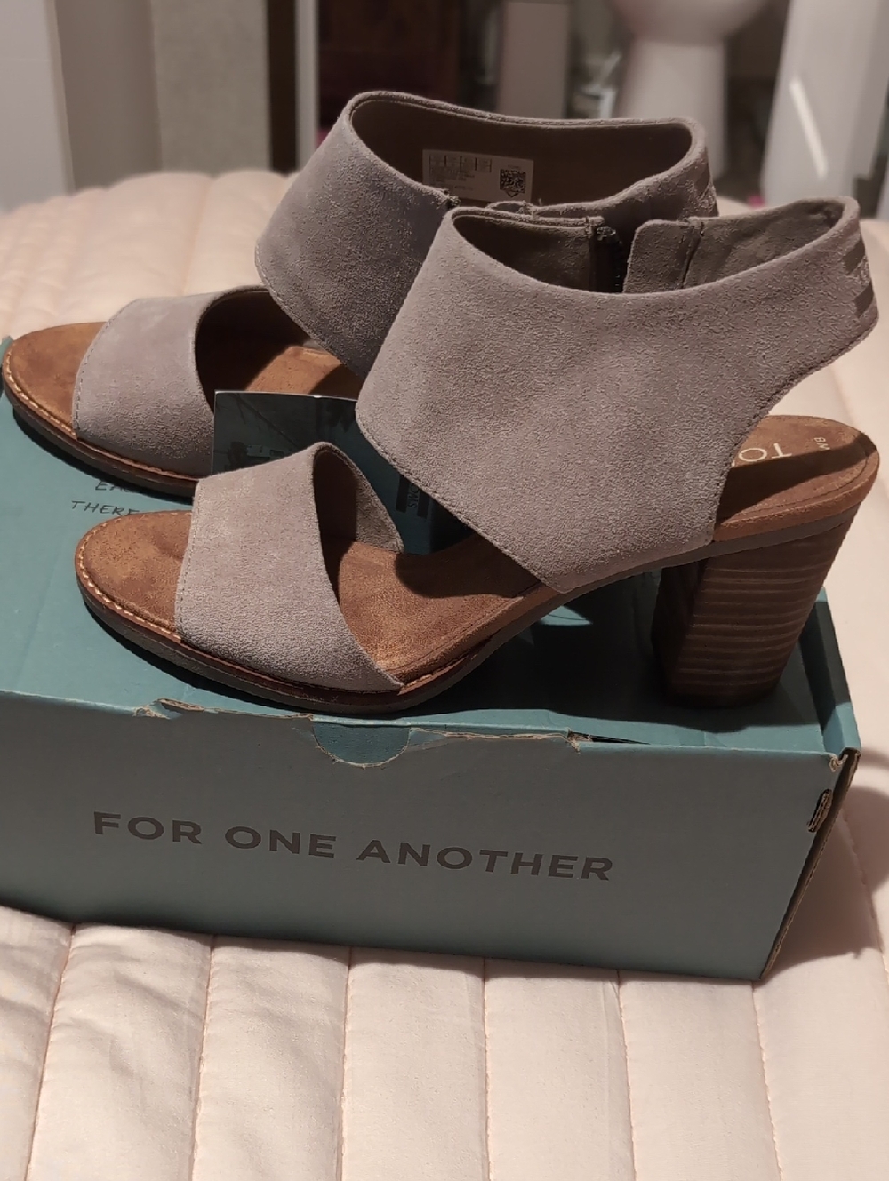 Tom's Suede Sandals, 8M - Picture 5 of 7